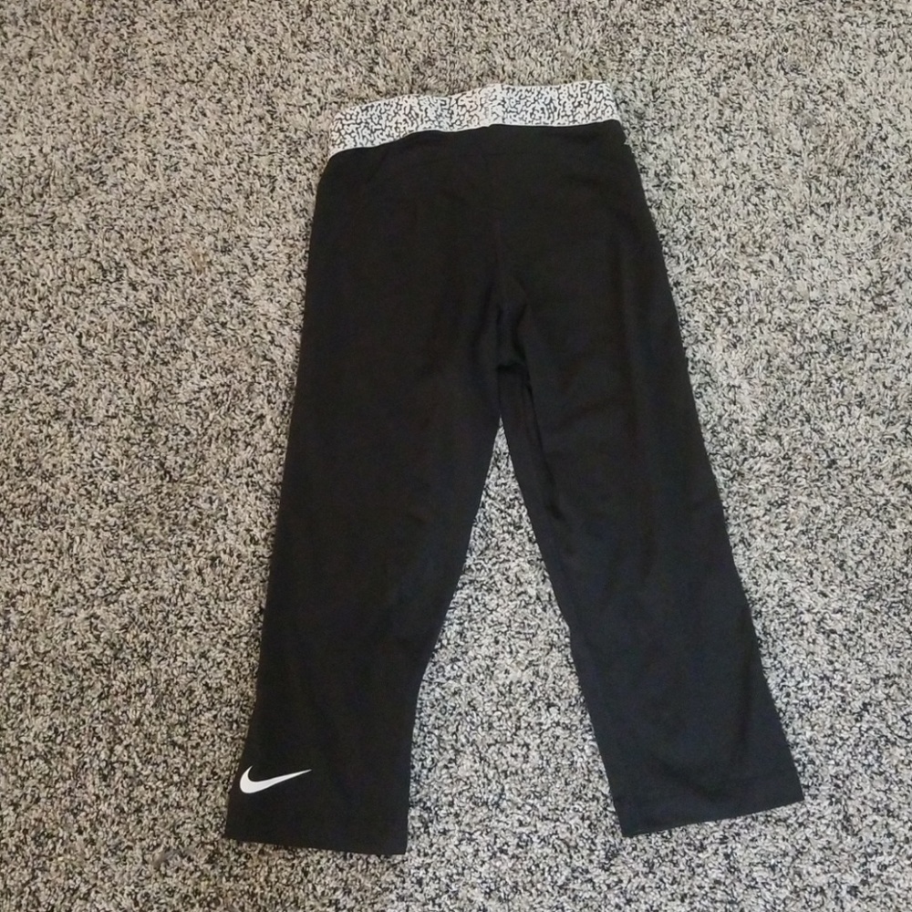 Nike capris - Picture 2 of 3